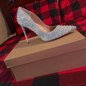 Brand new never worn. Blue Jean material with spikes Steve Madden..